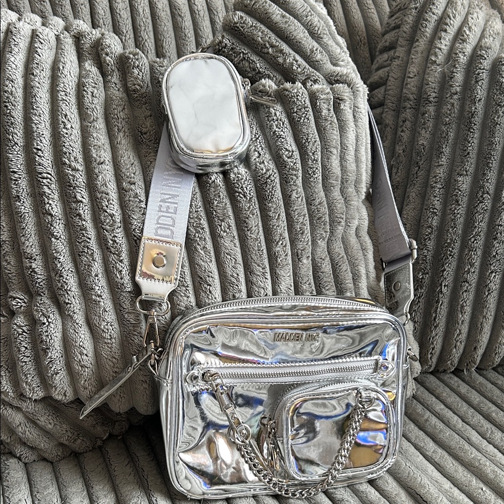 Madden NYC Camera Crossbody Bag Silver Purse Shoulder Bag Charm Shiny Clutch